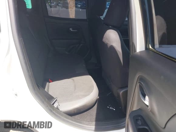 ✅ 2019 Jeep Renegade Altitude • VIN: ZACNJBBB4KPK54687 • Lot: 42302929. Wystawiony na IAAI z przebiegiem 70 122 mil. Bezpłatny archiwum sprzedaży aukcyjnych z USA i szczegółowy raport historii pojazdu na DreamBid. Zdjęcie 8.