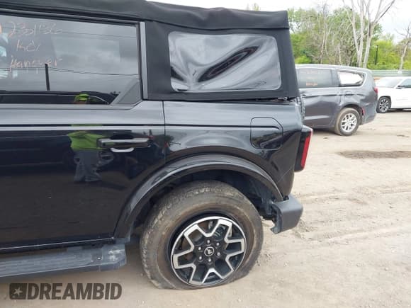 ✅ 2023 Ford Bronco • VIN: 1FMDE5BHXPLA83735 • Lot: 42351136. Listed on IAAI with 34,737 mi. Free auction sales archive from the USA and detailed vehicle history report at DreamBid. Image 6.