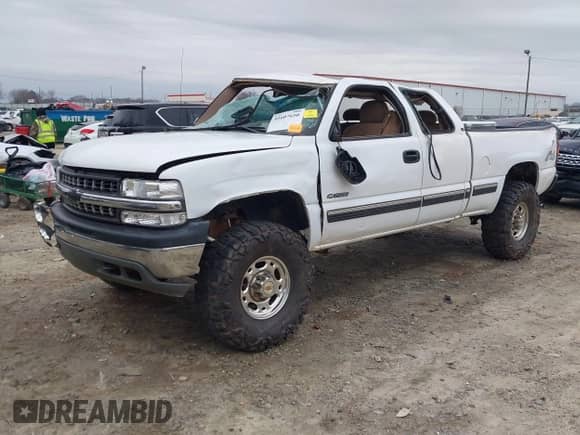 ✅ 2000 Chevrolet Silverado 2500 LS • VIN: 1GCGK29U5YE317569 • Lot: 41607650. Wystawiony na IAAI z przebiegiem 299 431 mil. Bezpłatny archiwum sprzedaży aukcyjnych z USA i szczegółowy raport historii pojazdu na DreamBid. Zdjęcie 2.