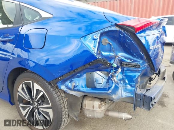 ✅ 2018 Honda Civic EX-T • VIN: JHMFC1F3XJX007327 • Lot: 43699169. Listed on IAAI with 29,883 mi. Free auction sales archive from the USA and detailed vehicle history report at DreamBid. Image 20.