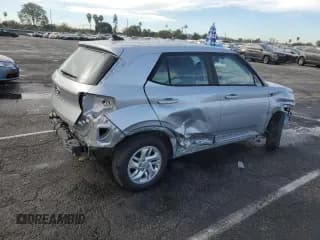 ✅ 2021 Hyundai Venue SE • VIN: KMHRB8A33MU069722 • Lot: 42709195. Wystawiony na Copart z przebiegiem 62 056 mil. Bezpłatny archiwum sprzedaży aukcyjnych z USA i szczegółowy raport historii pojazdu na DreamBid. Zdjęcie 3.