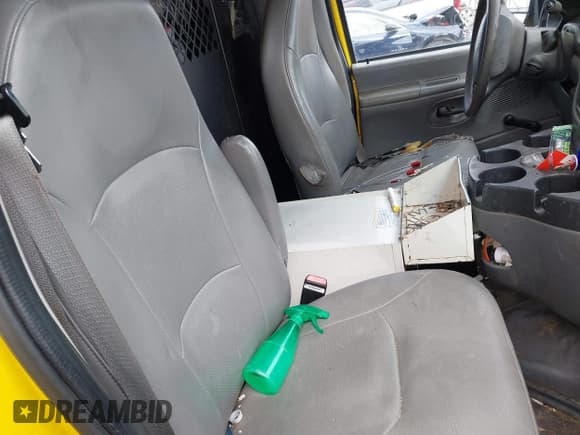 ✅ 2006 Ford Econoline Cargo • VIN: 1FTNE24W76HB25668 • Lot: 42183528. Wystawiony na IAAI z przebiegiem 225 468 mil. Bezpłatny archiwum sprzedaży aukcyjnych z USA i szczegółowy raport historii pojazdu na DreamBid. Zdjęcie 5.