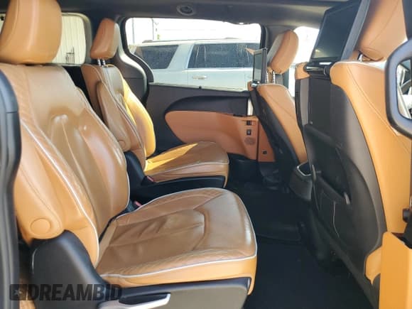 ✅ 2022 Chrysler Pacifica Pinnacle • VIN: 2C4RC3PG1NR183795 • Lot: 50650855. Listed on Copart with 152,180 mi. Free auction sales archive from the USA and detailed vehicle history report at DreamBid. Image 11.