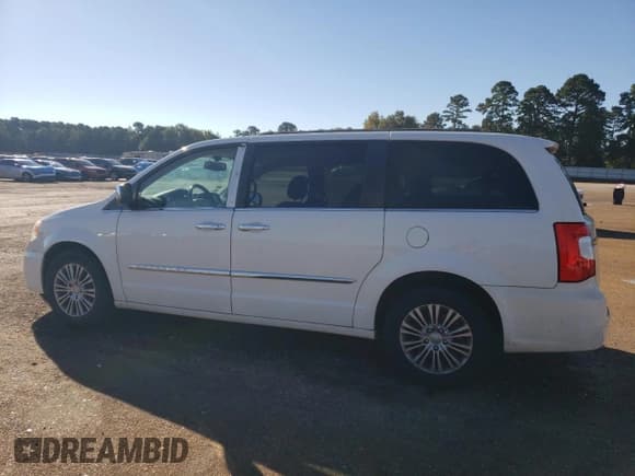 ✅ 2013 Chrysler Town & Country Touring L • VIN: 2C4RC1CG4DR512658 • Lot: 82606165. Wystawiony na Copart z przebiegiem 130 034 mil. Bezpłatny archiwum sprzedaży aukcyjnych z USA i szczegółowy raport historii pojazdu na DreamBid. Zdjęcie 2.