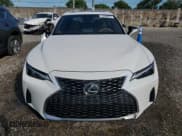 ✅ 2022 Lexus IS 300 • VIN: JTHDA1D25N5120854 • Lot: 90301555. Wystawiony na Copart z przebiegiem 18 255 mil. Bezpłatny archiwum sprzedaży aukcyjnych z USA i szczegółowy raport historii pojazdu na DreamBid. Zdjęcie 5.