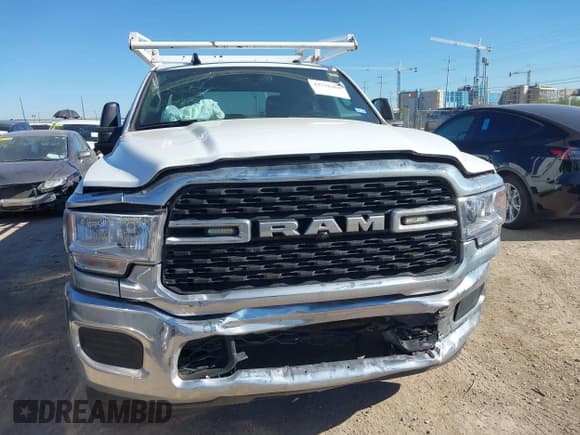 ✅ 2024 Ram 2500 Tradesman • VIN: 3C6UR4HJ5RG230712 • Lot: 43796460. Wystawiony na IAAI z przebiegiem 20 270 mil. Bezpłatny archiwum sprzedaży aukcyjnych z USA i szczegółowy raport historii pojazdu na DreamBid. Zdjęcie 6.