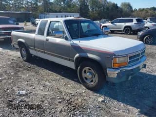 ✅ 1995 Dodge Dakota • VIN: 1B7GL23Y3SS323789 • Lot: 43692175. Wystawiony na IAAI z przebiegiem 170 000 mil. Bezpłatny archiwum sprzedaży aukcyjnych z USA i szczegółowy raport historii pojazdu na DreamBid. Zdjęcie 1.