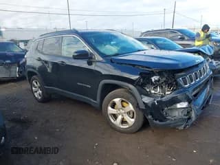 ✅ 2018 Jeep Compass Latitude • VIN: 3C4NJDBB8JT256657 • Lot: 43615859. Wystawiony na IAAI z przebiegiem 90 443 mil. Bezpłatny archiwum sprzedaży aukcyjnych z USA i szczegółowy raport historii pojazdu na DreamBid. Zdjęcie 1.