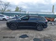 ✅ 2019 Jeep Cherokee Altitude • VIN: 1C4PJMLX0KD476756 • Lot: 42048496. Wystawiony na IAAI z przebiegiem 55 751 mil. Bezpłatny archiwum sprzedaży aukcyjnych z USA i szczegółowy raport historii pojazdu na DreamBid. Zdjęcie 13.