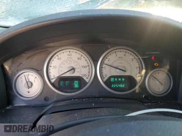 ✅ 2010 Chrysler Town & Country Touring Plus • VIN: 2A4RR8DX1AR442127 • Lot: 82341335. Wystawiony na Copart z przebiegiem 225 482 mil. Bezpłatny archiwum sprzedaży aukcyjnych z USA i szczegółowy raport historii pojazdu na DreamBid. Zdjęcie 9.