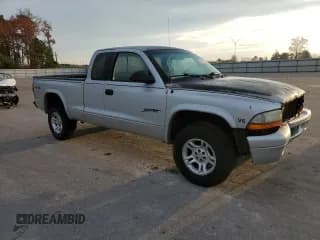 ✅ 2001 Dodge Dakota • VIN: 1B7GG22X71S348268 • Lot: 82101434. Wystawiony na Copart z przebiegiem 267 004 mil. Bezpłatny archiwum sprzedaży aukcyjnych z USA i szczegółowy raport historii pojazdu na DreamBid. Zdjęcie 4.