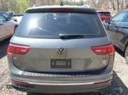 ✅ 2022 Volkswagen Tiguan SE • VIN: 3VV2B7AXXNM019538 • Lot: 42109211. Wystawiony na IAAI z przebiegiem 30 576 mil. Bezpłatny archiwum sprzedaży aukcyjnych z USA i szczegółowy raport historii pojazdu na DreamBid. Zdjęcie 16.