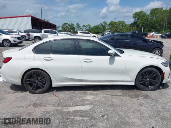 ✅ 2022 BMW 3 Series 330i • VIN: 3MW5R1J09N8C29531 • Lot: 43074092. Wystawiony na IAAI z przebiegiem 39 427 mil. Bezpłatny archiwum sprzedaży aukcyjnych z USA i szczegółowy raport historii pojazdu na DreamBid. Zdjęcie 13.