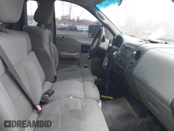 ✅ 2004 Ford F-150 XL • VIN: 1FTRF12W94NC59429 • Lot: 43668975. Wystawiony na IAAI z przebiegiem Nie podano. Bezpłatny archiwum sprzedaży aukcyjnych z USA i szczegółowy raport historii pojazdu na DreamBid. Zdjęcie 5.