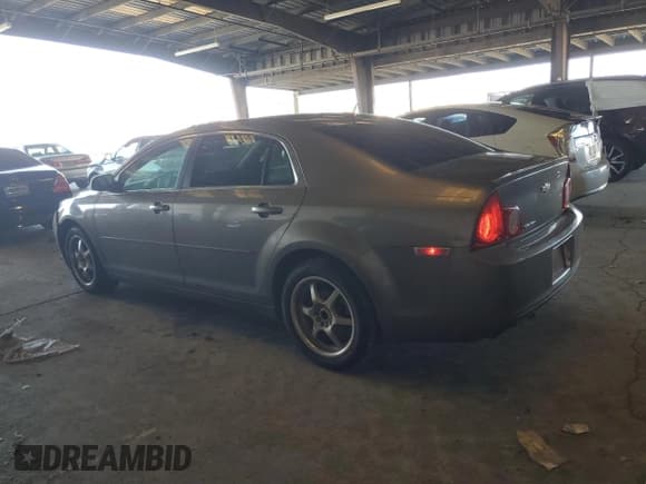 ✅ 2010 Chevrolet Malibu 1LS • VIN: 1G1ZB5EBXAF219399 • Lot: 90817175. Wystawiony na Copart z przebiegiem 119 807 mil. Bezpłatny archiwum sprzedaży aukcyjnych z USA i szczegółowy raport historii pojazdu na DreamBid. Zdjęcie 2.