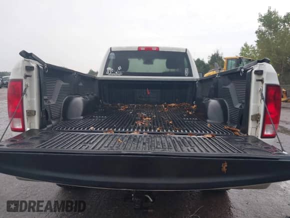 2016 Ram 1500 Tradesman z VIN 3C6JR6DT8GG257406, wystawiony jako IAAI lot #43430639 z przebiegiem 88 663 mil mil oraz . Historia ofert i sprzedaży dostępna na DreamBid. Obrazek 17.