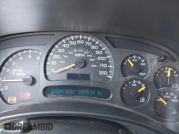 ✅ 2005 Chevrolet Silverado 2500HD LS • VIN: 1GCHK23U35F803784 • Lot: 42185294. Wystawiony na IAAI z przebiegiem 205 539 mil. Bezpłatny archiwum sprzedaży aukcyjnych z USA i szczegółowy raport historii pojazdu na DreamBid. Zdjęcie 7.