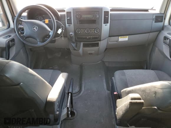 ✅ 2013 Mercedes-Benz Sprinter Passenger • VIN: WDZPE7CC6D5809204 • Lot: 80884474. Wystawiony na Copart z przebiegiem 92 819 mil. Bezpłatny archiwum sprzedaży aukcyjnych z USA i szczegółowy raport historii pojazdu na DreamBid. Zdjęcie 8.