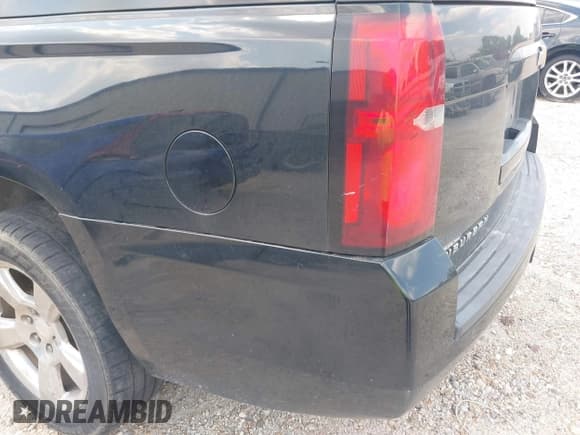 ✅ 2015 Chevrolet Suburban LT • VIN: 1GNSCJKC9FR642998 • Lot: 42974595. Wystawiony na IAAI z przebiegiem 358 414 mil. Bezpłatny archiwum sprzedaży aukcyjnych z USA i szczegółowy raport historii pojazdu na DreamBid. Zdjęcie 17.