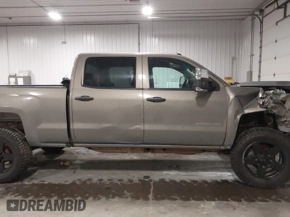 ✅ 2017 Chevrolet Silverado 2500HD Work Truck • VIN: 1GC1KUEG0HF128856 • Lot: 42046701. Listed on IAAI with 200,705 mi. Free auction sales archive from the USA and detailed vehicle history report at DreamBid. Image 14.