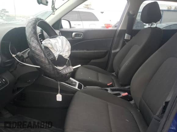 2021 Hyundai Venue SE z VIN KMHRB8A35MU069754, wystawiony jako Copart lot #81769885 z przebiegiem Nie podano mil oraz Szkoda całkowita • Salvage title. Historia ofert i sprzedaży dostępna na DreamBid. Obrazek 7.