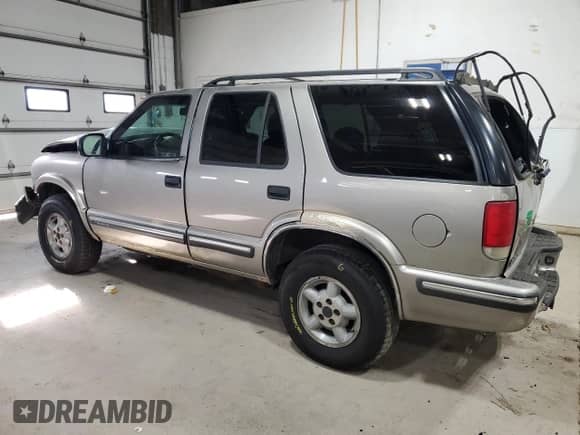 1999 Chevrolet Blazer LS with VIN 1GNDT13W9X2105768, listed as a Copart auction lot 80141174 with 193,804 mi miles and Salvage title. Bid and sale history available at DreamBid. Image 2.