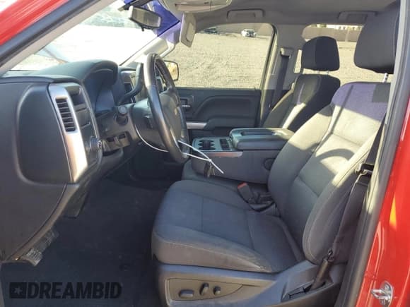 ✅ 2018 Chevrolet Silverado 1500 LT • VIN: 3GCPCREC6JG517491 • Lot: 83764825. Wystawiony na Copart z przebiegiem 45 860 mil. Bezpłatny archiwum sprzedaży aukcyjnych z USA i szczegółowy raport historii pojazdu na DreamBid. Zdjęcie 7.