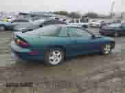 1997 Chevrolet Camaro z VIN 2G1FP22K2V2137195, wystawiony jako Copart lot #46000735 z przebiegiem 96 313 mil mil oraz Czysty tytuł • Clean title. Historia ofert i sprzedaży dostępna na DreamBid. Obrazek 3.