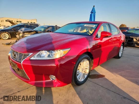 ✅ 2014 Lexus ES 330 • VIN: JTHBK1GG0E2084200 • Lot: 92660595. Listed on Copart with 32,139 mi. Free auction sales archive from the USA and detailed vehicle history report at DreamBid. Image 1.