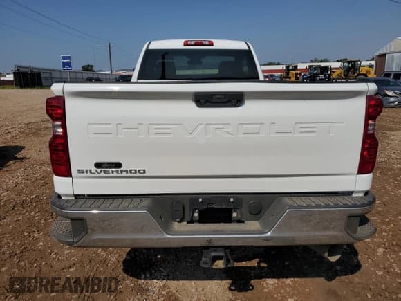 ✅ 2024 Chevrolet Silverado 2500HD • VIN: 1GC3YLEY1RF354321 • Lot: 65120074. Wystawiony na Copart z przebiegiem 5 200 mil. Bezpłatny archiwum sprzedaży aukcyjnych z USA i szczegółowy raport historii pojazdu na DreamBid. Zdjęcie 6.