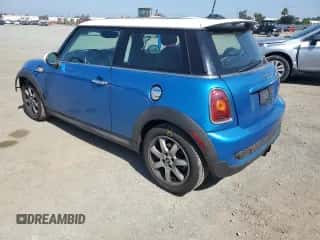 2010 MINI Hardtop S with VIN WMWMF7C58ATX42725, listed as a Copart auction lot 59818915 with 86,452 mi miles and Salvage title. Bid and sale history available at DreamBid. Image 2.