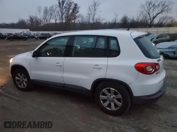 ✅ 2010 Volkswagen Tiguan S • VIN: WVGAV7AX6AW520790 • Lot: 93740975. Wystawiony na Copart z przebiegiem 141 303 mil. Bezpłatny archiwum sprzedaży aukcyjnych z USA i szczegółowy raport historii pojazdu na DreamBid. Zdjęcie 2.