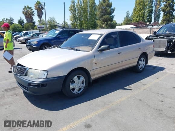 ✅ 1995 Toyota Avalon XL • VIN: 4T1GB10E1SU043568 • Lot: 43096093. Wystawiony na IAAI z przebiegiem 139 042 mil. Bezpłatny archiwum sprzedaży aukcyjnych z USA i szczegółowy raport historii pojazdu na DreamBid. Zdjęcie 17.