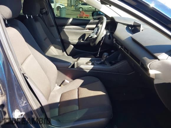 ✅ 2020 Mazda 3 • VIN: 3MZBPABLXLM130500 • Лот: 43493533. Опубликован ранее на IAAI с пробегом 67 727 миль. Бесплатный доступ к архиву аукционных продаж из США и подробный отчёт об истории автомобиля на DreamBid. Изображение 5.