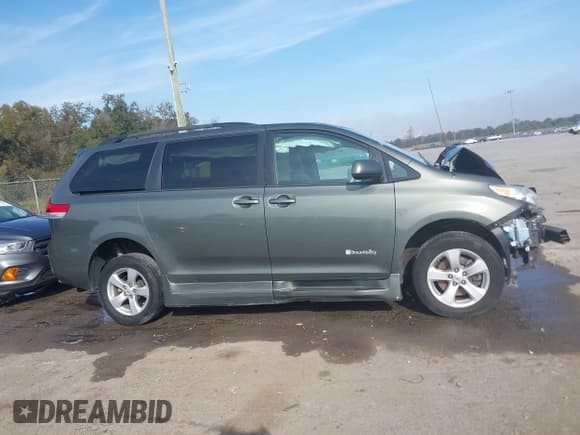 ✅ 2013 Toyota Sienna LE • VIN: 5TDKK3DCXDS305338 • Лот: 43698555. Опубликован ранее на IAAI с пробегом Не указан. Бесплатный доступ к архиву аукционных продаж из США и подробный отчёт об истории автомобиля на DreamBid. Изображение 13.