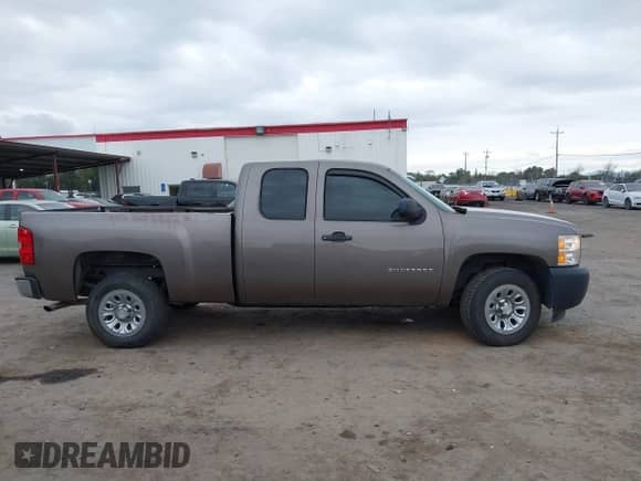 2012 Chevrolet Silverado 1500 Work Truck z VIN 1GCRCPEXXCZ310508, wystawiony jako IAAI lot #41734602 z przebiegiem 129 714 mil mil oraz . Historia ofert i sprzedaży dostępna na DreamBid. Obrazek 14.