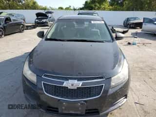 2013 Chevrolet Cruze LS z VIN 1G1PA5SH1D7230731, wystawiony jako Copart lot #80943705 z przebiegiem 146 694 mil mil oraz Szkoda całkowita • Salvage title. Historia ofert i sprzedaży dostępna na DreamBid. Obrazek 5.