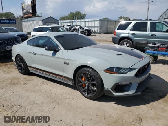 ✅ 2023 Ford Mustang Mach 1 • VIN: 1FA6P8R01P5501571 • Lot: 71977064. Wystawiony na Copart z przebiegiem 8 514 mil. Bezpłatny archiwum sprzedaży aukcyjnych z USA i szczegółowy raport historii pojazdu na DreamBid. Zdjęcie 4.