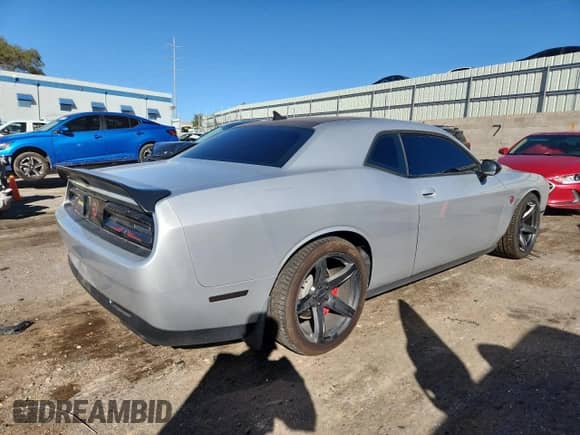 2019 Dodge Challenger SRT Hellcat с VIN 2C3CDZC99KH759457, выставлен на аукционе Copart как лот 87033995 с пробегом 33 883 миль миль и Списание • Salvage title. История ставок и продаж доступна на DreamBid. Изображение 3.