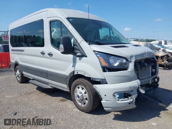✅ 2025 Ford Transit Passenger XL • VIN: 1FBAX9CG9SKA11412 • Лот: 42769608. Опубликован ранее на IAAI с пробегом 3 413 миль. Бесплатный доступ к архиву аукционных продаж из США и подробный отчёт об истории автомобиля на DreamBid. Изображение 1.