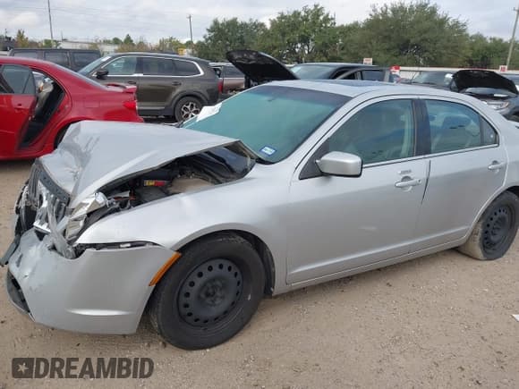 ✅ 2010 Mercury Milan Premier • VIN: 3MEHM0JG4AR659086 • Lot: 43706226. Listed on IAAI with 186,272 mi. Free auction sales archive from the USA and detailed vehicle history report at DreamBid. Image 2.