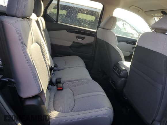 ✅ 2023 Honda Pilot LX • VIN: 5FNYG2H21PB003100 • Lot: 74374914. Wystawiony na Copart z przebiegiem 15 672 mil. Bezpłatny archiwum sprzedaży aukcyjnych z USA i szczegółowy raport historii pojazdu na DreamBid. Zdjęcie 11.