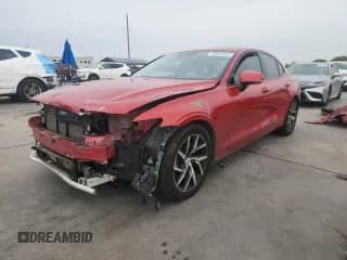 ✅ 2020 Volvo S60 Momentum • VIN: 7JRA22TK9LG035558 • Lot: 89855885. Wystawiony na Copart z przebiegiem 52 426 mil. Bezpłatny archiwum sprzedaży aukcyjnych z USA i szczegółowy raport historii pojazdu na DreamBid. Zdjęcie 1.