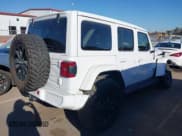 ✅ 2021 Jeep Wrangler Unlimited Sahara Altitude • VIN: 1C4HJXEG1MW597127 • Lot: 43594022. Wystawiony na IAAI z przebiegiem 82 436 mil. Bezpłatny archiwum sprzedaży aukcyjnych z USA i szczegółowy raport historii pojazdu na DreamBid. Zdjęcie 4.