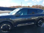 ✅ 2024 Kia EV9 Land • VIN: KNDADFS58R6039868 • Lot: 43524619. Wystawiony na IAAI z przebiegiem 6 696 mil. Bezpłatny archiwum sprzedaży aukcyjnych z USA i szczegółowy raport historii pojazdu na DreamBid. Zdjęcie 14.