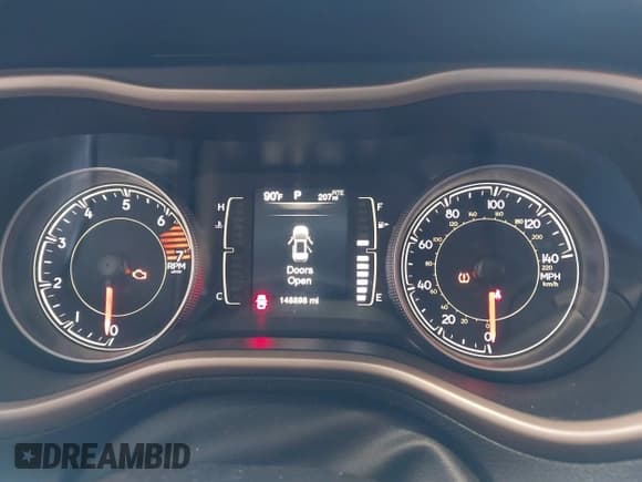 ✅ 2017 Jeep Cherokee Latitude • VIN: 1C4PJLCB8HW560464 • Lot: 42694469. Wystawiony na IAAI z przebiegiem 148 898 mil. Bezpłatny archiwum sprzedaży aukcyjnych z USA i szczegółowy raport historii pojazdu na DreamBid. Zdjęcie 7.