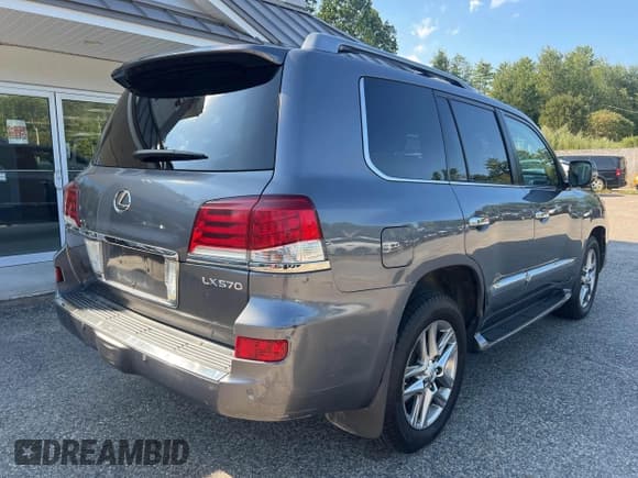 ✅ 2013 Lexus LX 570 • VIN: JTJHY7AX9D4100674 • Lot: 43163607. Wystawiony na IAAI z przebiegiem 193 199 mil. Bezpłatny archiwum sprzedaży aukcyjnych z USA i szczegółowy raport historii pojazdu na DreamBid. Zdjęcie 4.