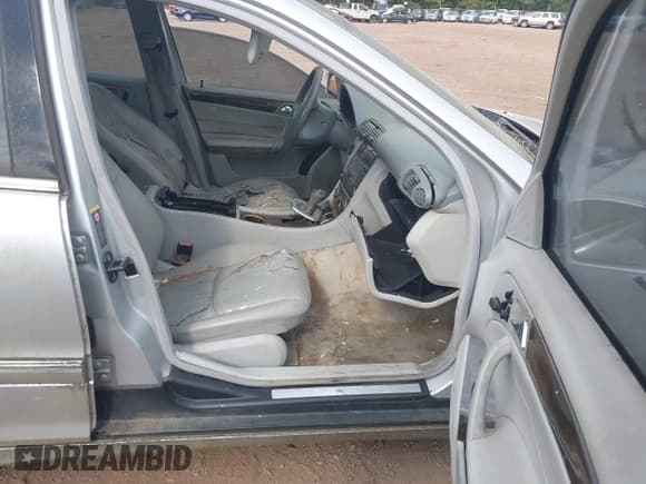 ✅ 2005 Mercedes-Benz C 320 • VIN: WDBRF84J65F558543 • Лот: 43132153. Опубликован ранее на IAAI с пробегом 112 818 миль. Бесплатный доступ к архиву аукционных продаж из США и подробный отчёт об истории автомобиля на DreamBid. Изображение 5.