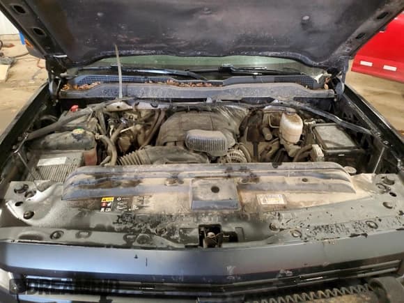 ✅ 2018 Chevrolet Silverado 2500HD Work Truck • VIN: 1GC2KUEGXJZ335523 • Лот: 93094635. Опубликован ранее на Copart с пробегом 145 232 миль. Бесплатный доступ к архиву аукционных продаж из США и подробный отчёт об истории автомобиля на DreamBid. Изображение 11.