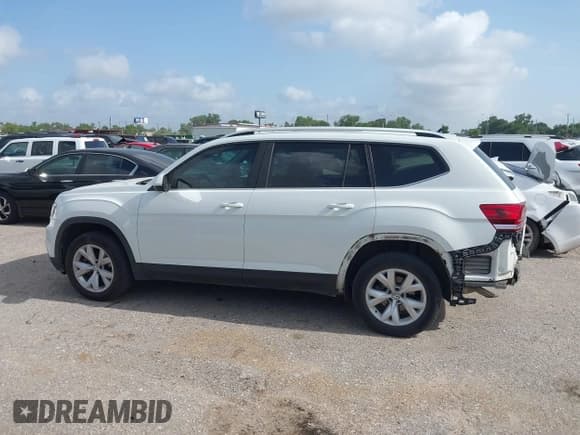 ✅ 2018 Volkswagen Atlas Launch Edition • VIN: 1V2BR2CA6JC500810 • Lot: 42550484. Wystawiony na IAAI z przebiegiem 173 413 mil. Bezpłatny archiwum sprzedaży aukcyjnych z USA i szczegółowy raport historii pojazdu na DreamBid. Zdjęcie 15.
